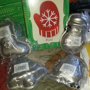 NWT 5PC Christmas Baking Pan Set & Cookie Plate